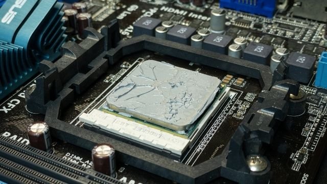 Can too much thermal paste cause overheating